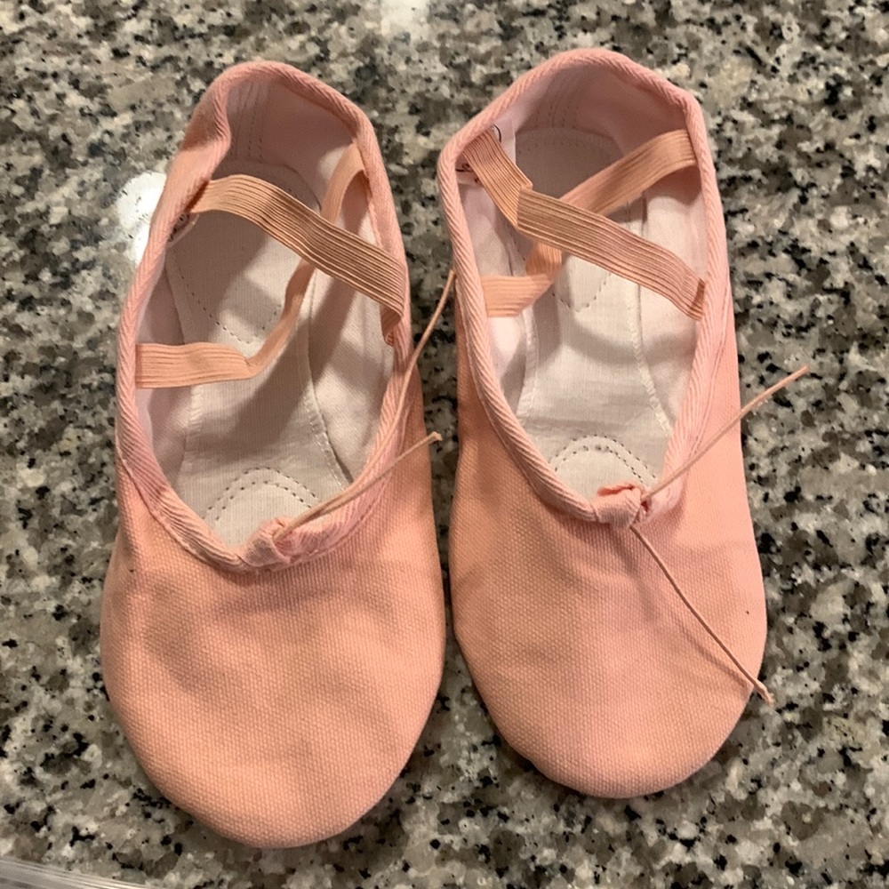 Ballet Shoes  NEW! 32